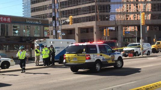 Yonge/Finch附近面包车冲撞行人 致10死15伤 震撼加国