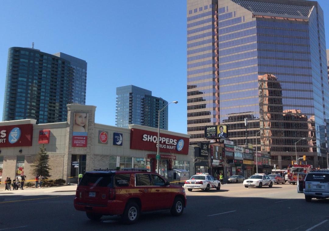 Yonge/Finch附近面包车冲撞行人 致10死15伤 震撼加国