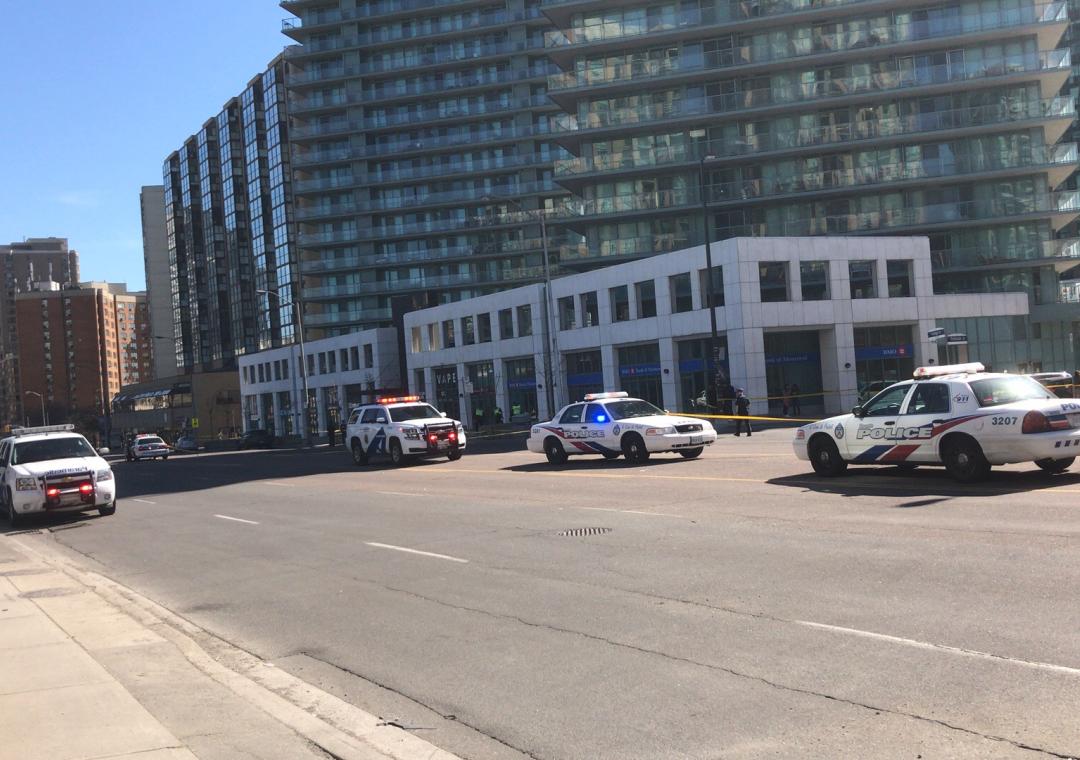 下午事发路段已经封路,警察维护现场