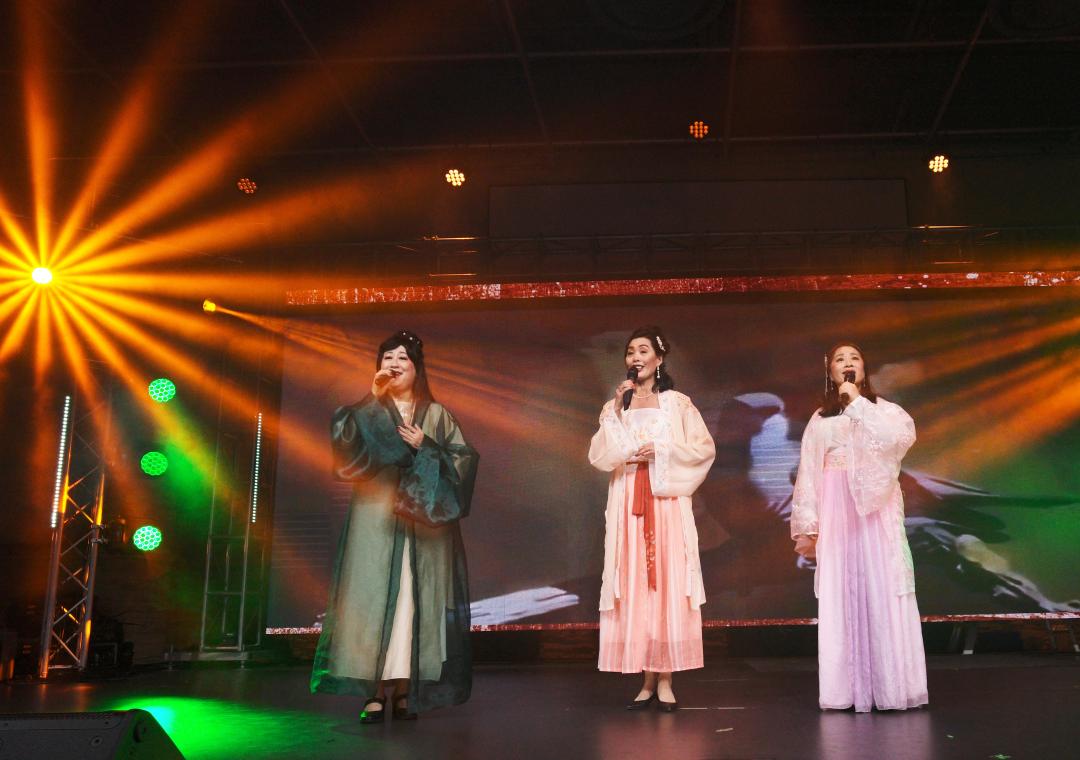 女声小合唱《锦瑟》 表演单位:伦敦华人艺术团